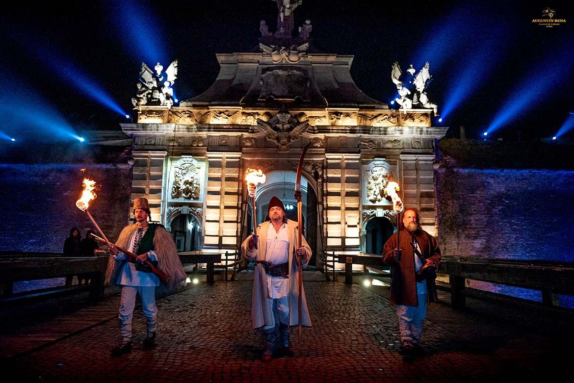 in_memoria_martirilor_si_eroilor_horea_closca_si_crisan