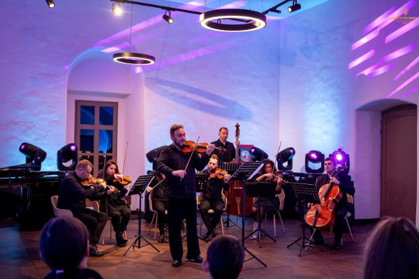 Orchestra de Cameră artiști